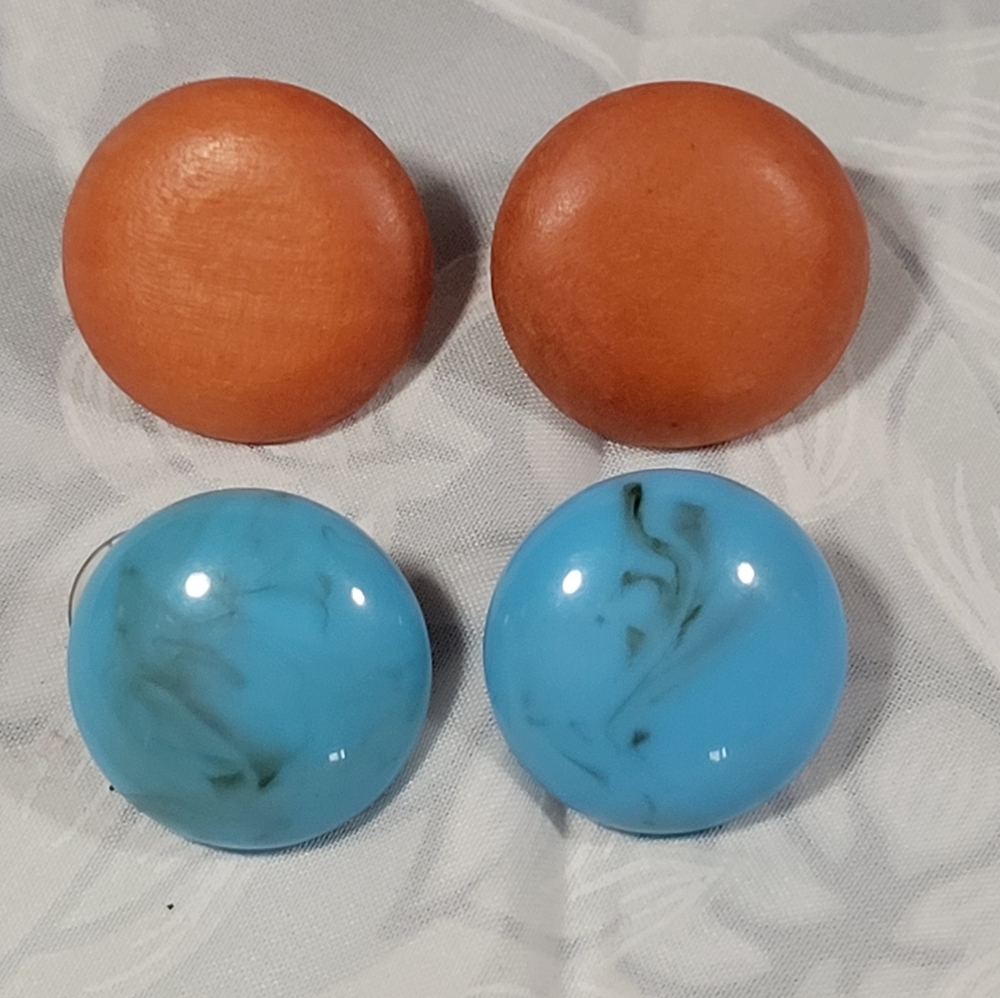 Two pair vtg stud earrings